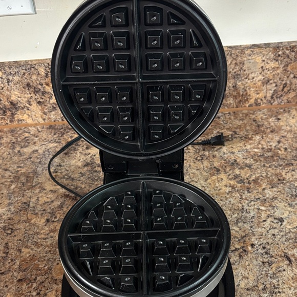 Bella Stainless Steel Waffle Maker - Picture 3 of 6